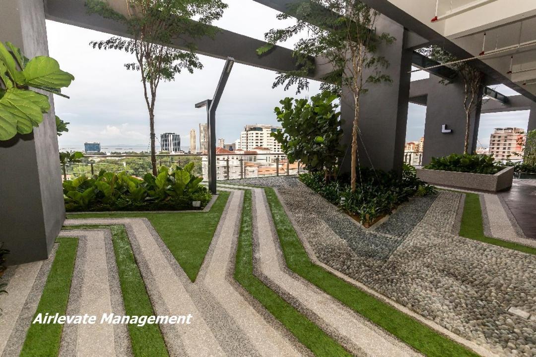 Tropicana 218 X Airlevate Suites George Town Exterior foto
